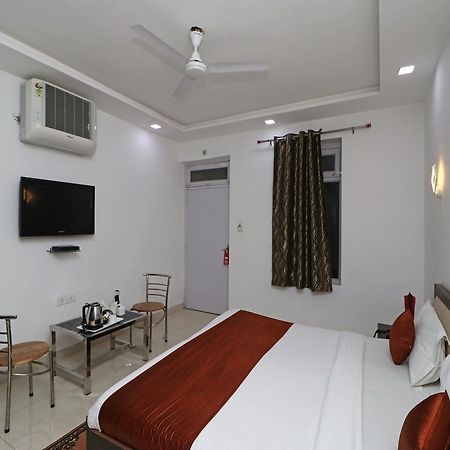Oyo 11526 Hotel Apollo アーグラ エクステリア 写真